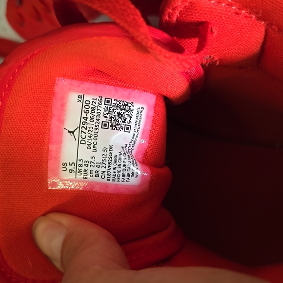 Nike Air Jordan 1 Mid SE Barcelona Sweater Red Men’s 9.5 EUR 45 (DC7294 600) - Picture 5 of 9